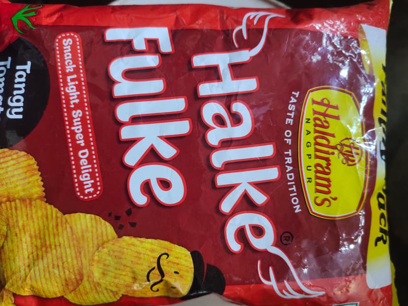 Haldirams halke fulke tangy tomato potato chips