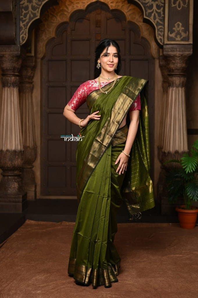 Parampara ~ Handloom Cotton Silk Saree with Golden Border in Mehendi Green view 5