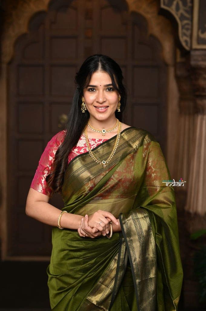Parampara ~ Handloom Cotton Silk Saree with Golden Border in Mehendi Green view 6