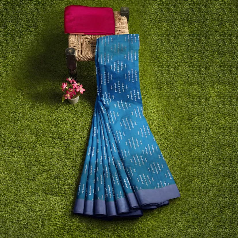 Teal Color Kanjivaram Pure Silk Saree has Contrast Pallu & Blouse view 5