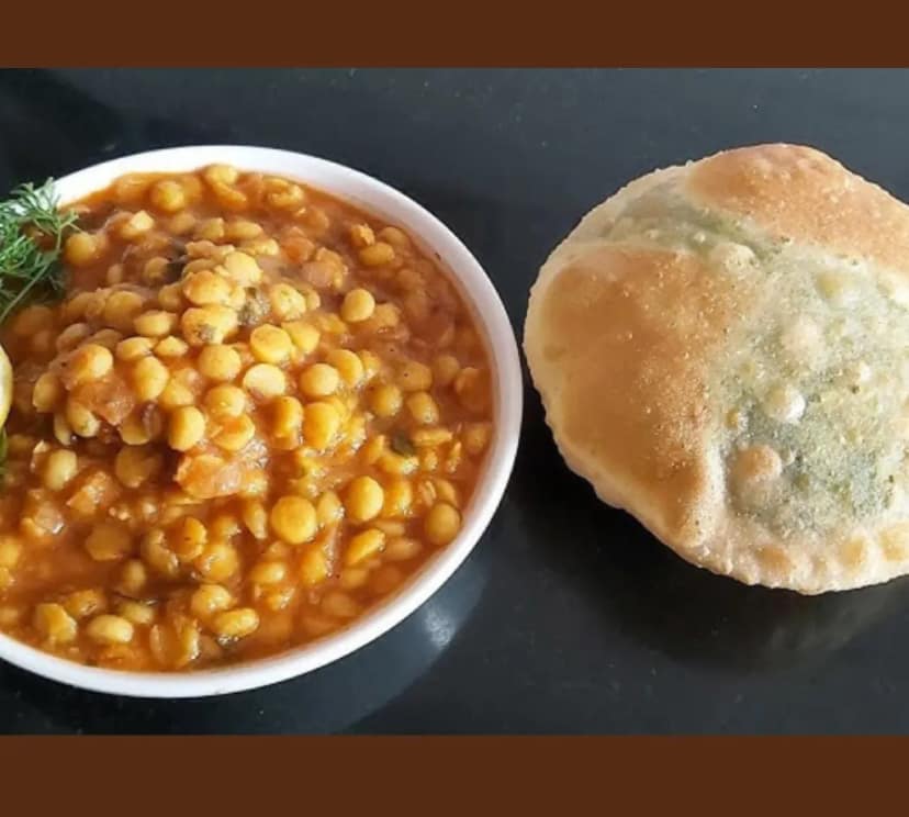 Koraishutir Kachuri(3 Pieces)+ Chana Dal