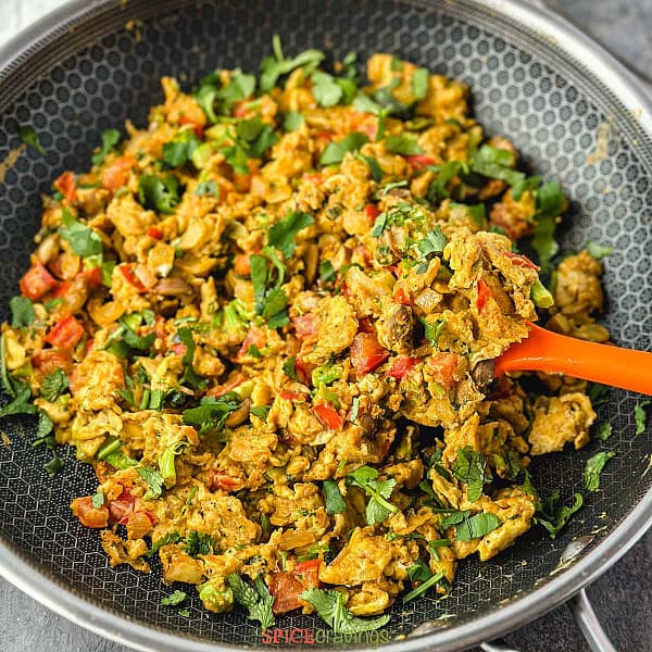 Egg bhurji and tawa paratha(2pcs)