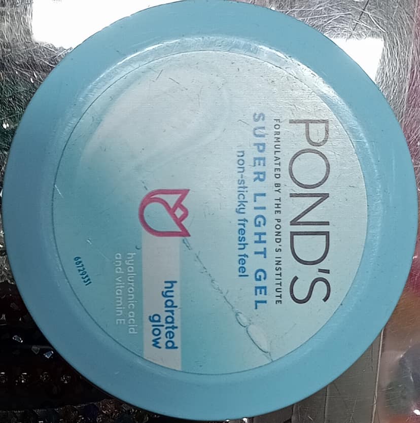 Ponds super light gel non sticky fresh feel