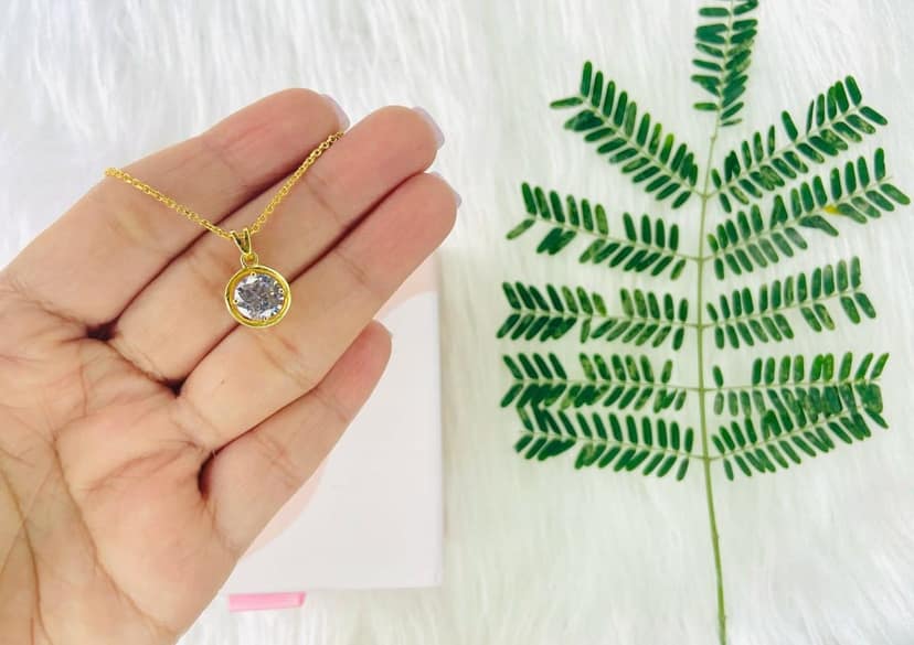 Gold Aureole Round Necklace view 6