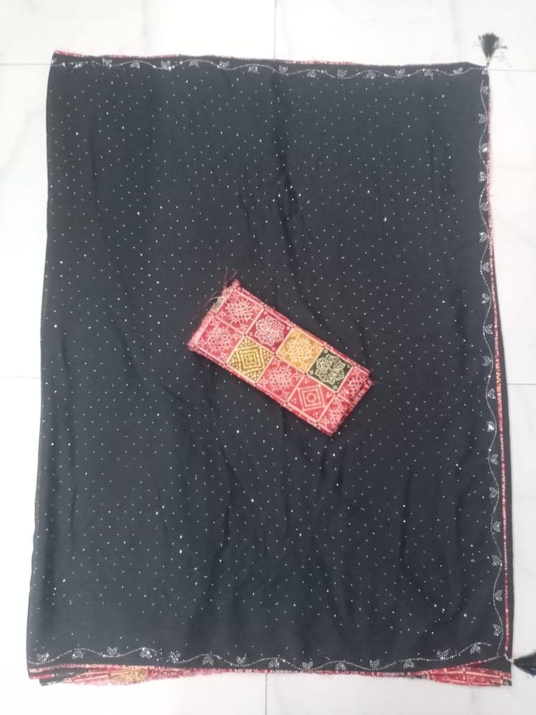 Women's Maroon Georgette Saree with Multicolored Geometric Blouse view 2