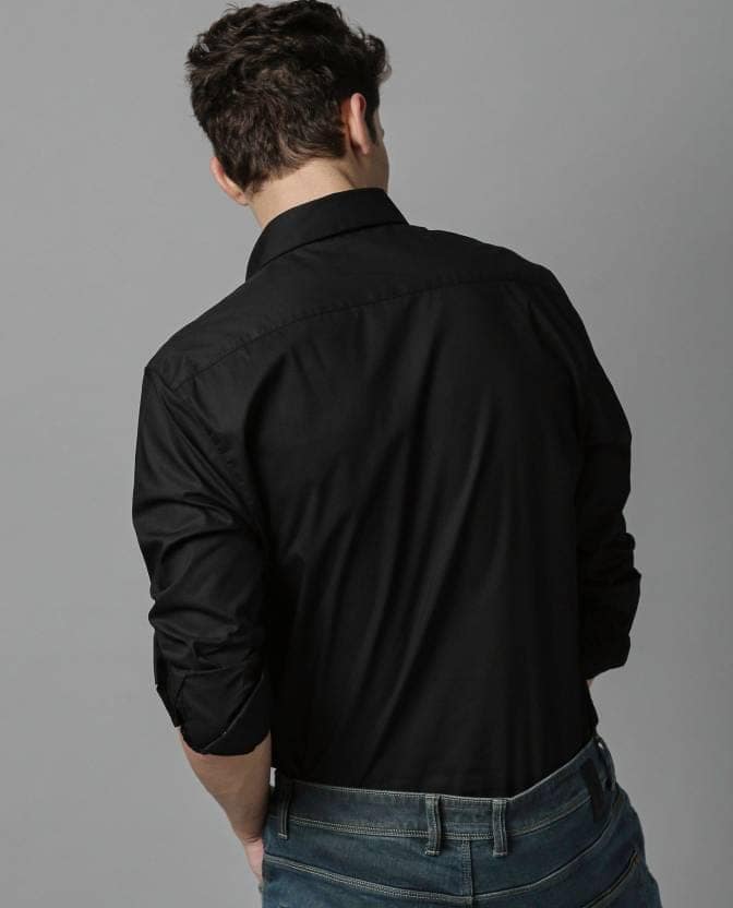 Men Slim Fit Solid Spread Collar Casual Shirt view 3