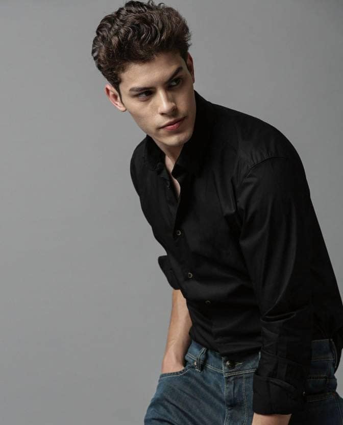 Men Slim Fit Solid Spread Collar Casual Shirt view 4