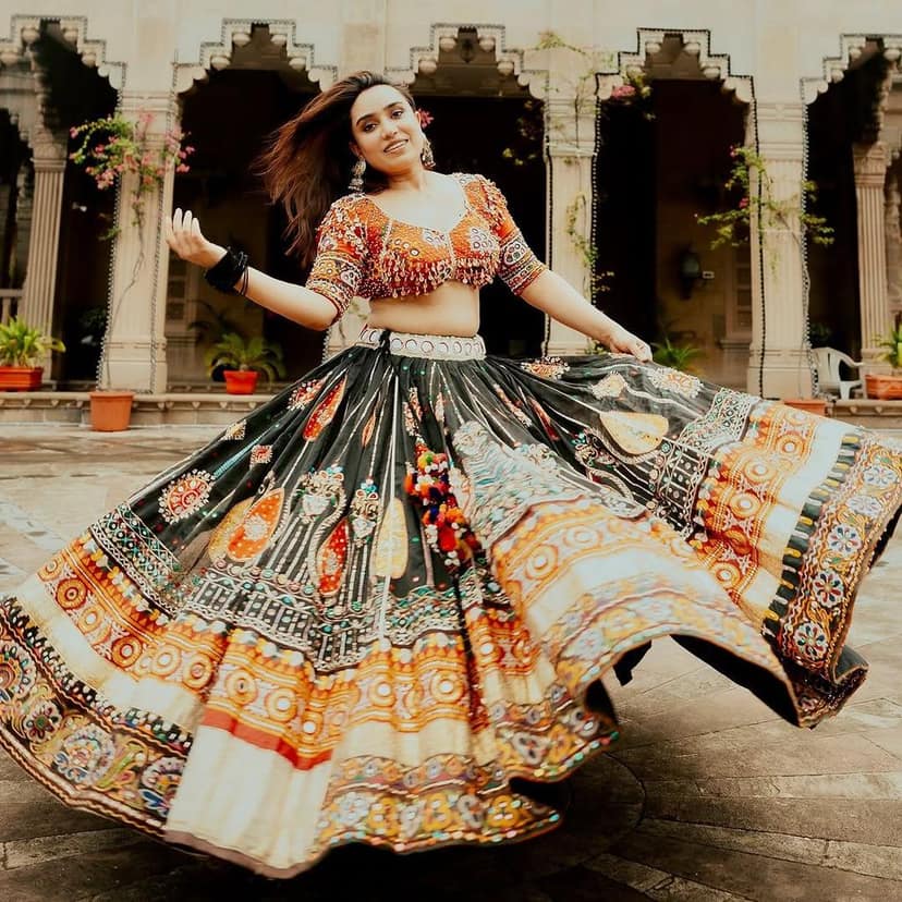 Red Black Navratri chaniya choli Readymade Indian wedding Festival partywear lehenga choli for women view 5