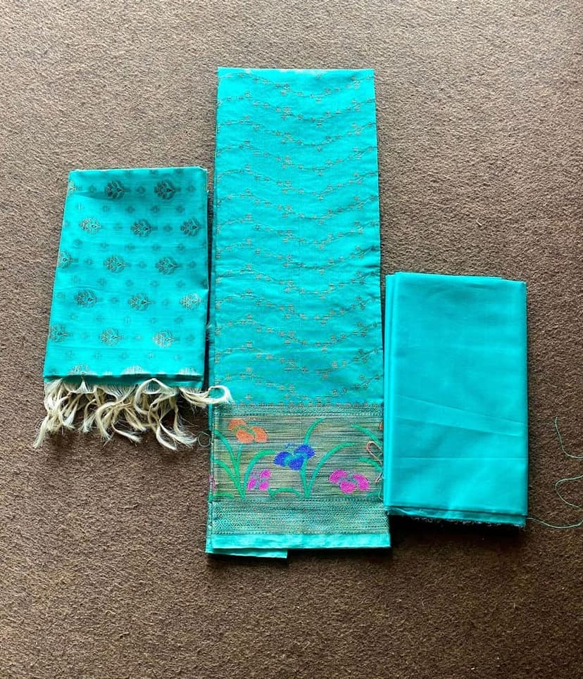 Green Banarasi Cotton Silk Saree With Blouse Piece view 3