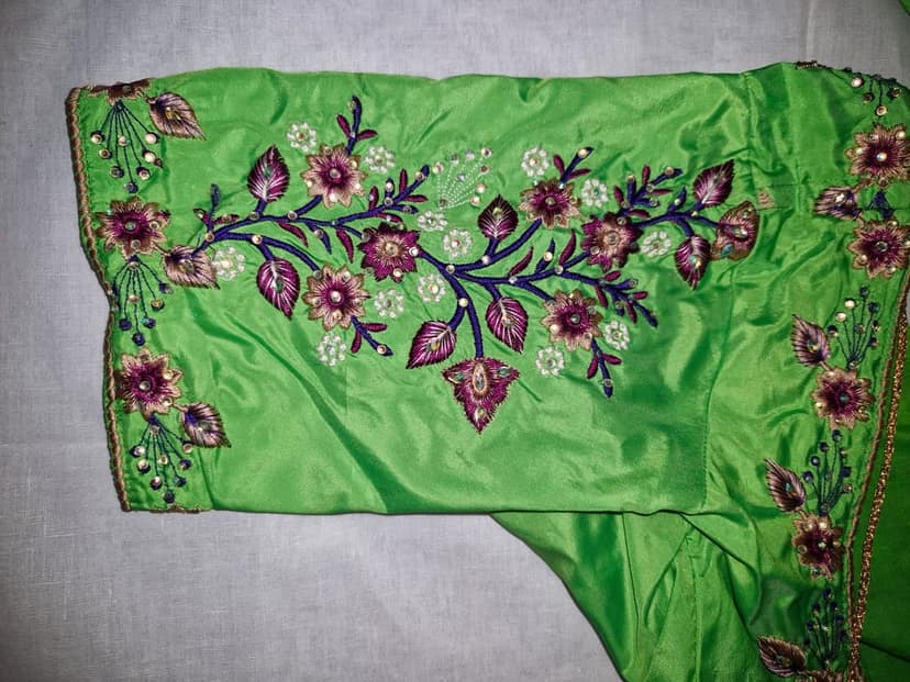Green blouse with floral embroidery view 3