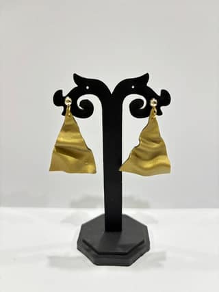 TRIANGLE DRAPE EARRINGS (GOLD)