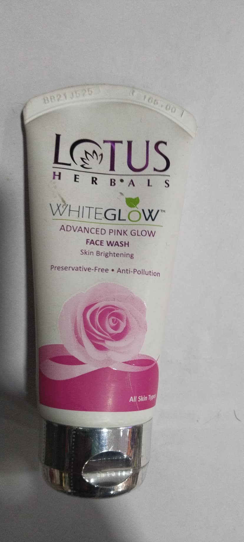 Lotus Herbals Whiteglow Advanced pink glow Face wash
