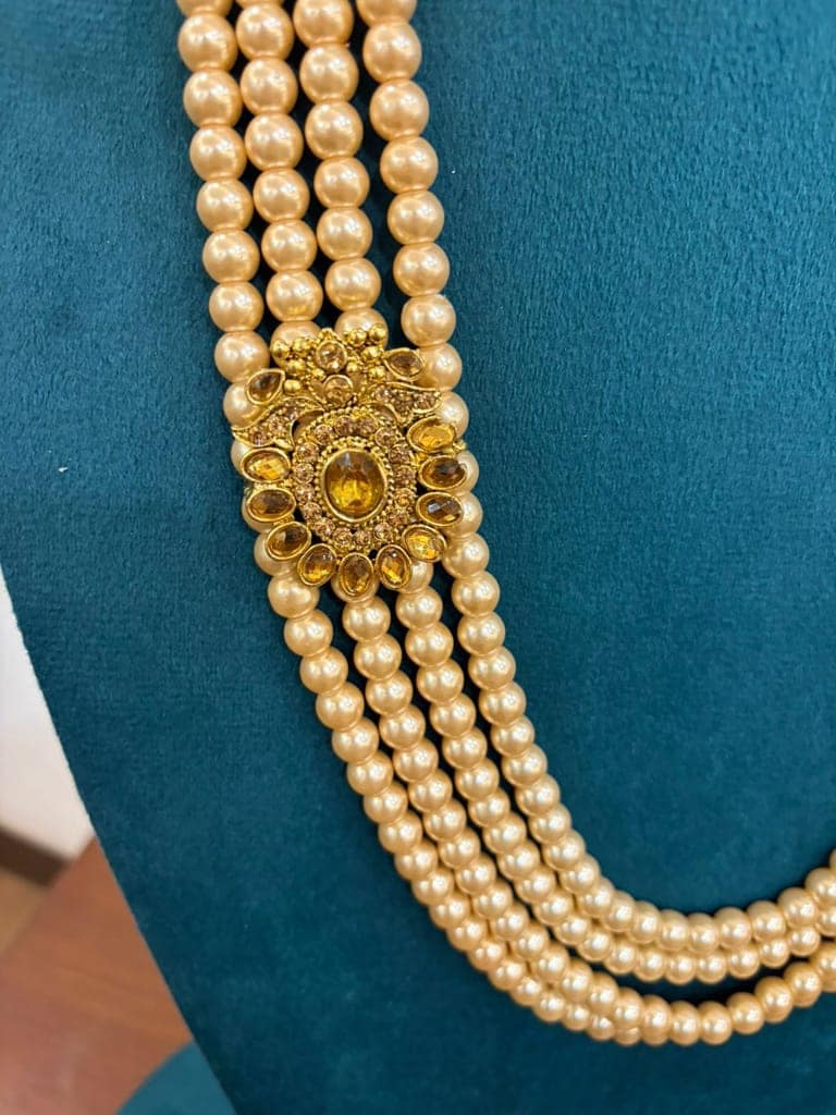 five-layer golden moti pearl necklace with side circular stone brooches view 2