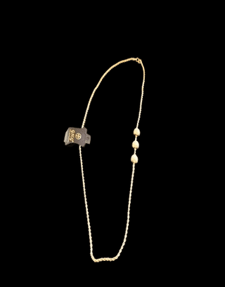 Elegant Gold Necklace with Exquisite Design