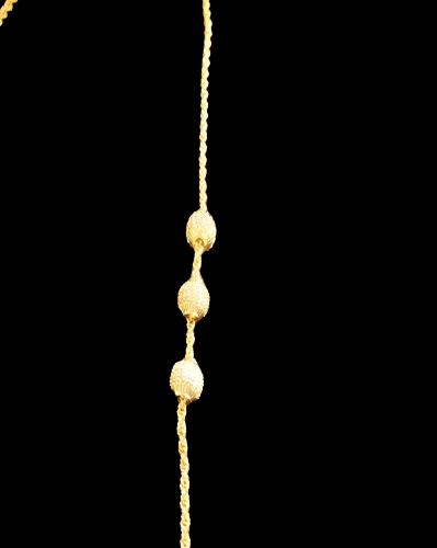 Elegant Gold Necklace with Exquisite Design view 3