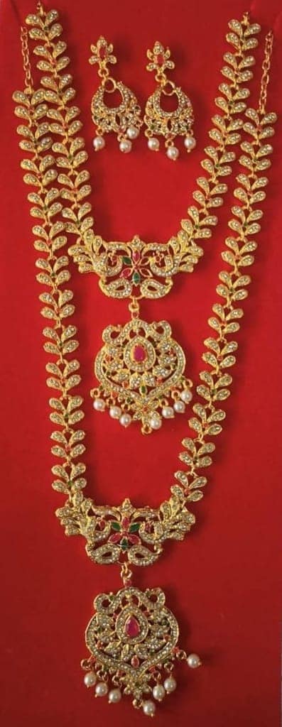 Bridal Gold Plated Indian Necklace Set with Earrings and Maang Tikka view 3