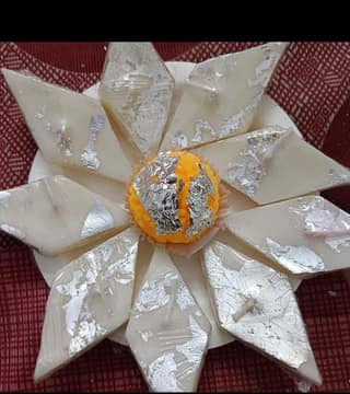 LADDOO AND KAJU KATRI CANDLE (GIFT PACK)