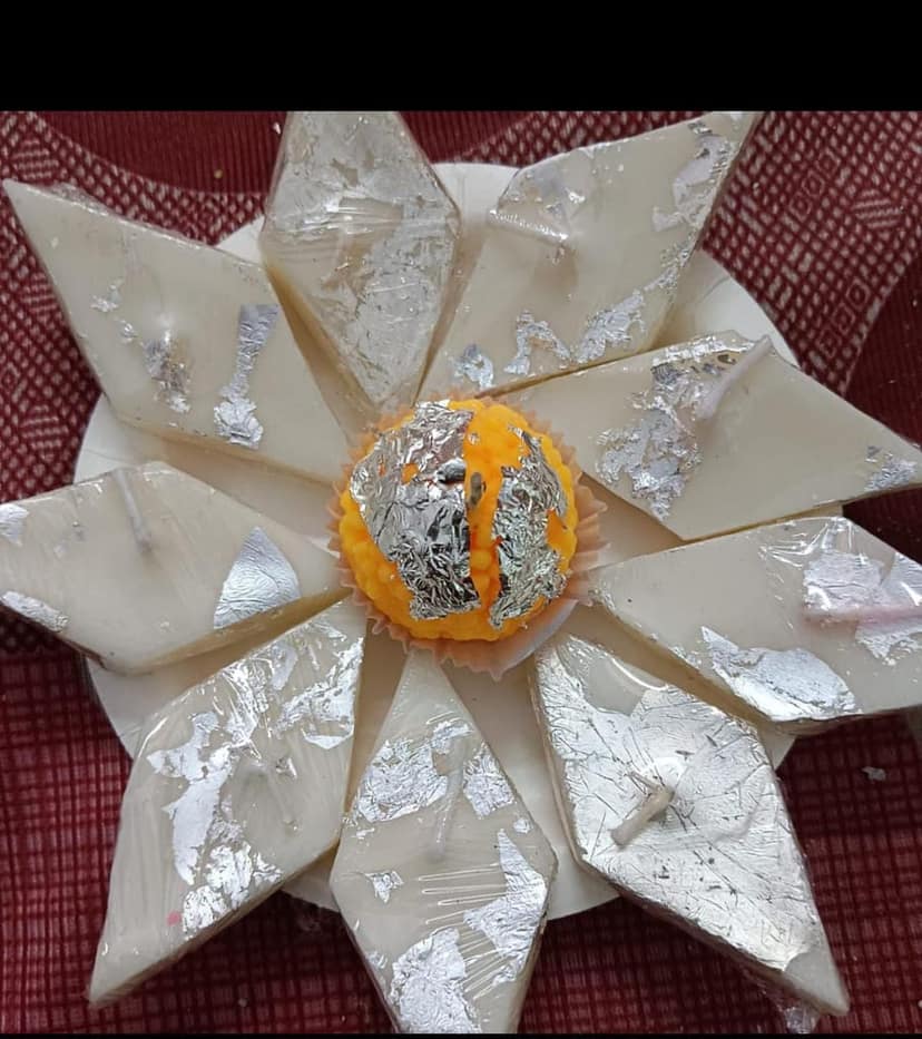 LADDOO AND KAJU KATRI CANDLE (GIFT PACK)