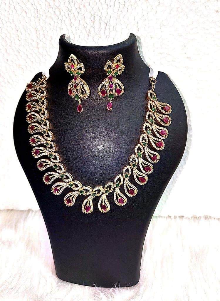 Stunning Gold-Plated Kundan and Pearl Necklace Set with Earrings