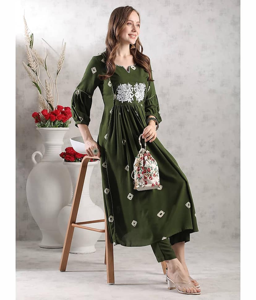 anushansa Rayon Embroidered Kurti With Pants Women's Stitched Salwar Suit - Green ( Pack of 1 )