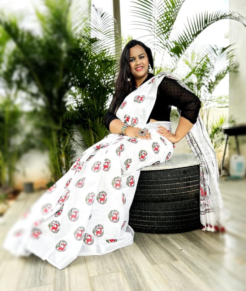 Cotton Linen Saree Azureish White Color Handblock Print with running blouse-7477 view 3