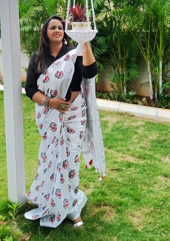 Cotton Linen Saree Azureish White Color Handblock Print with running blouse-7477 view 4