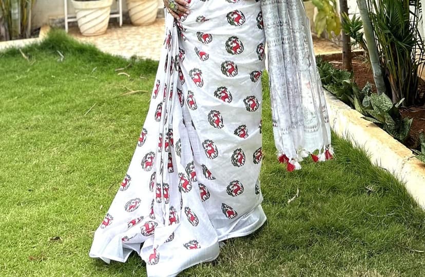 Cotton Linen Saree Azureish White Color Handblock Print with running blouse-7477 view 6