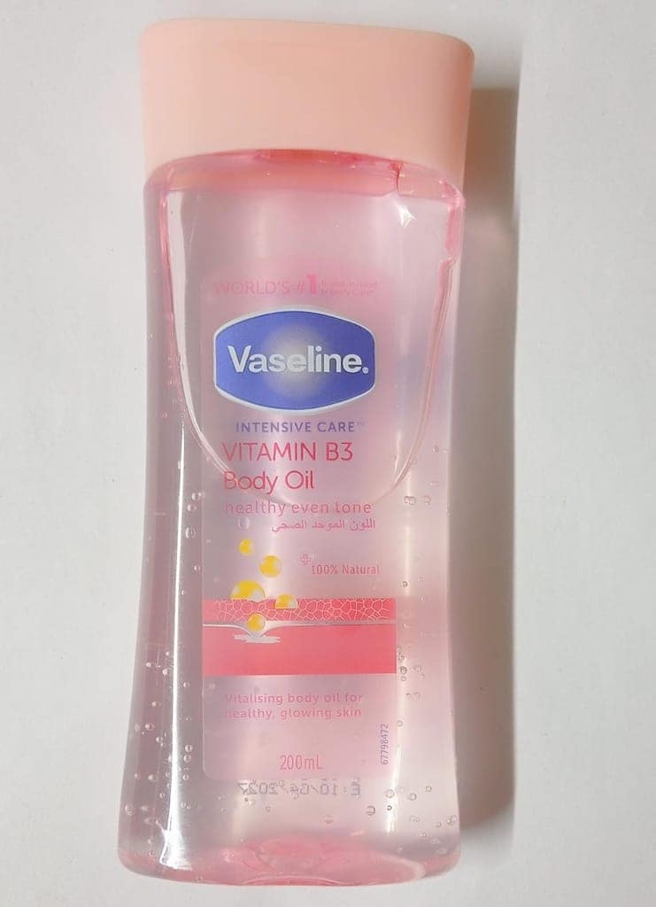 Vaseline Intensive Care Vitamin B3 Body Oil – 200ml Nourishing Glow for Healthy, Even-Toned & Radiant Skin view 3