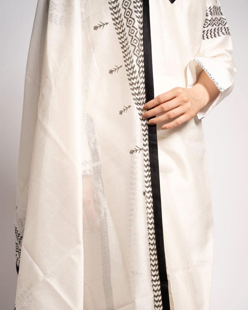 White Chanderi Kurta Set with Lace Trim by Aagaaz Jaipur view 3