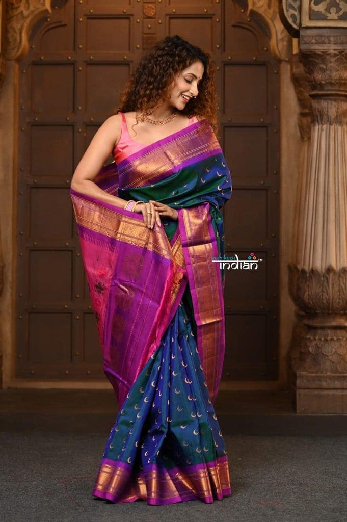Chandrakor ~ Handloom Pure Silk Maharani Paithani with Majestic Maharani Pallu in Peacock Blue view 4
