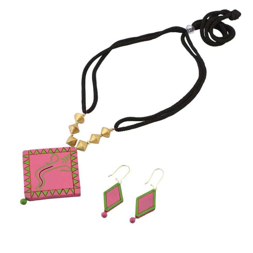 Le bijouxistic EKAM EK GANESHA DESIGNE TERRACOTTA NECKLACE AND EARRING SET FOR WOMEN AND GIRLS FOR CASUAL AND FROMAL WEAR IN PINK COLOR