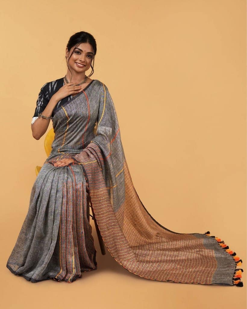 Pure Linen Weaving Design Kantha Work Grey Color Saree with Kantha Blouse-7032 view 3