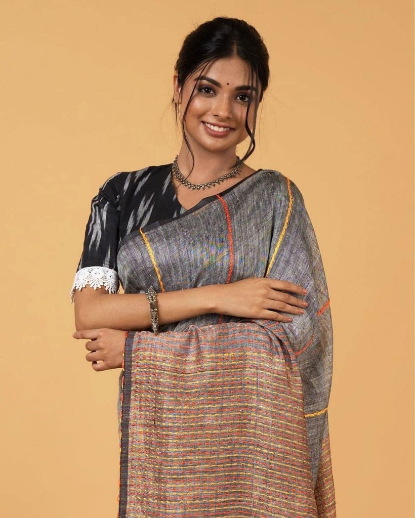 Pure Linen Weaving Design Kantha Work Grey Color Saree with Kantha Blouse-7032 view 4
