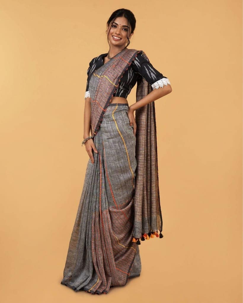 Pure Linen Weaving Design Kantha Work Grey Color Saree with Kantha Blouse-7032 view 5