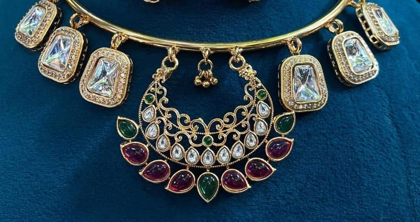 Exquisite Kundan and Meenakari Gold-Plated Choker Necklace Set with Earrings view 3