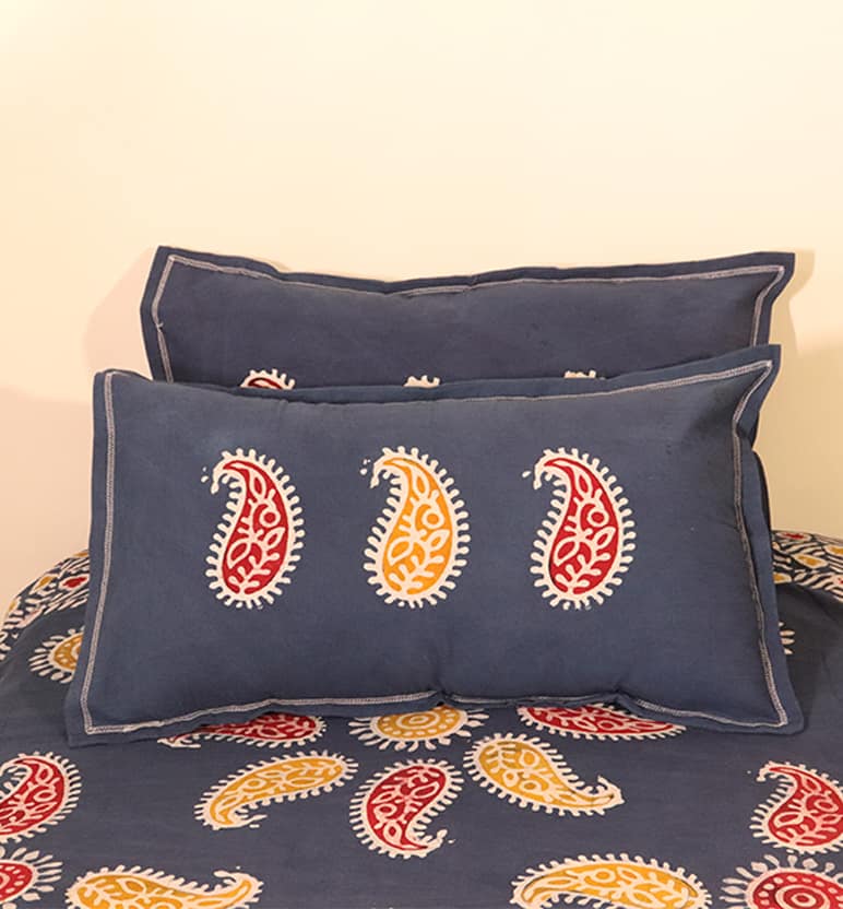 Handcrafted Batik Print Cotton Single Bed Sheet with Two Pillow Covers view 3