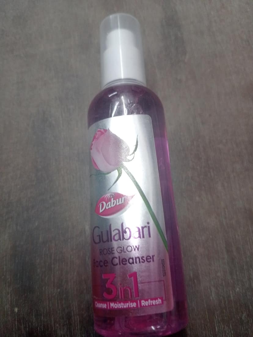 Dabur gulabari face cleanser