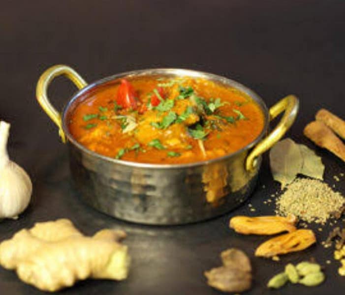 Chicken lababdar mini thali with dessert