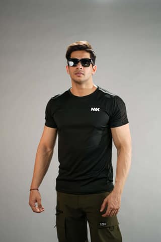 Black Solid Slim Fit T-Shirt