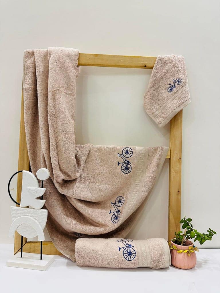 Mrijaa Luxury Bamboo Bath Towel Set, Beige, 600 GSM, Vintage Pedals, 3 Pieces Set (Bath Towel-70x150 cm, Hand Towel-40x60 cm, Face Towel-30x30 cm)