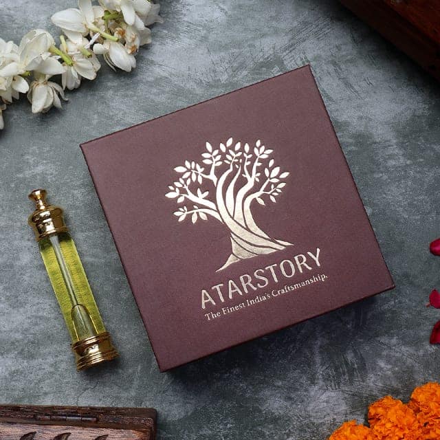 ATARSTORY Kesar Chandan Best Attar Alcohol Free Roll On for Daily use | Long Lasting Fragrance | Ittar Oudh for Men and Women - 12ml view 4