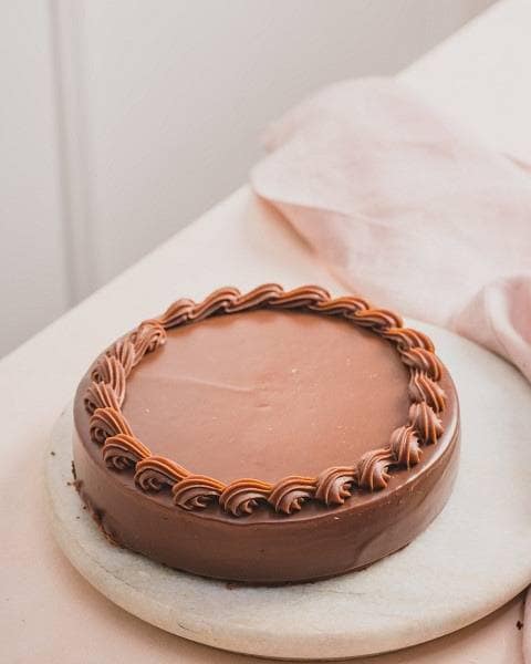 Milk chocolate truffle cake (half kg)