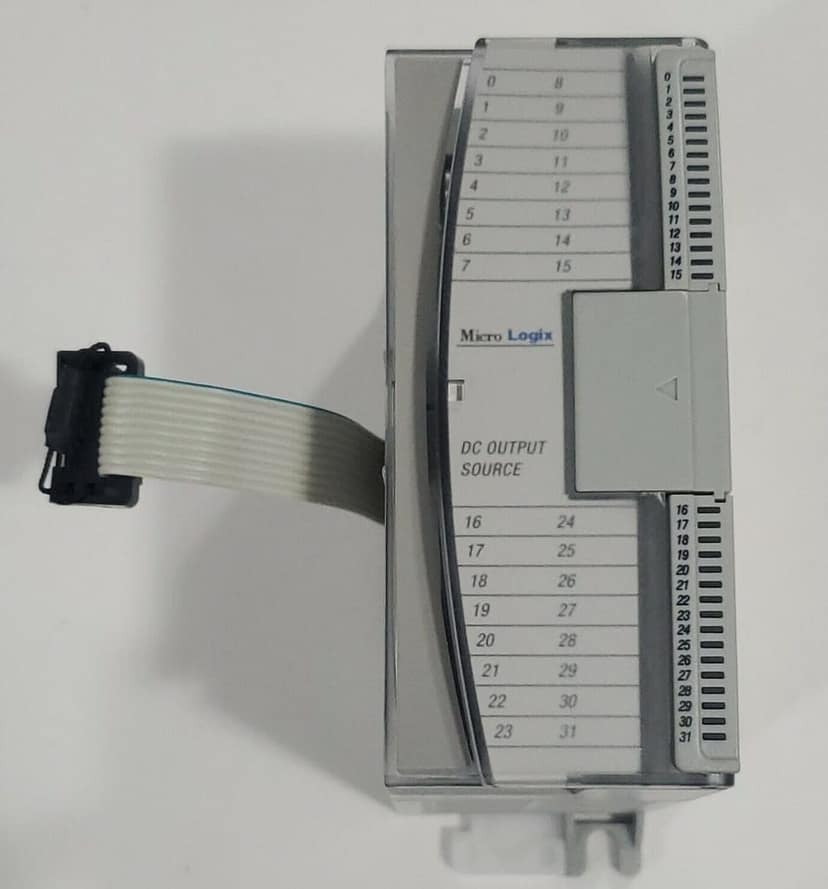 AB Micro Logix 1762-OB32 T Solid State 24V DC Source Output Module view 2