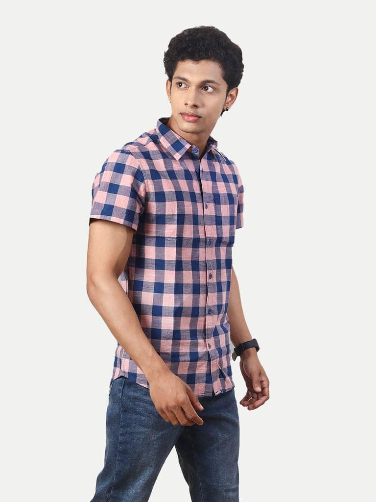 Men Pink Checkered spread collar Casual cotton Shirt view 3