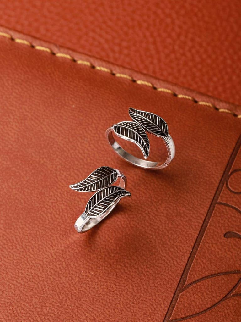 925 Sterling Silver Oxidised Leafy Minimal Toe Ring view 2
