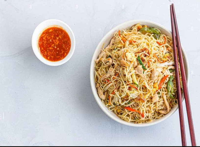 Chicken classic hakka noodles