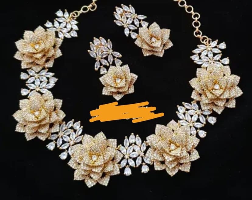 Flower necklace set view 2