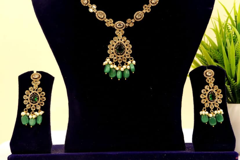 Gold-plated Kundan and Pearl Necklace Set with Green Stones view 3