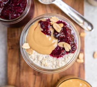 Peanut Butter Jelly Overnight Oats[No Added Sugar]