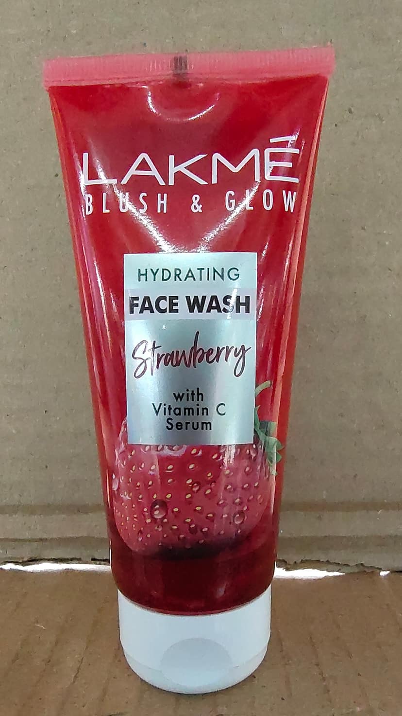 Lakme Facewash Blush & glow strawberry